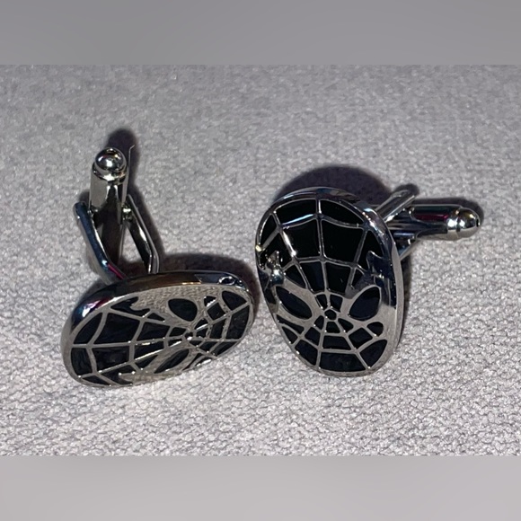 SPIDERMAN CUFF LINKS - Picture 4 of 4